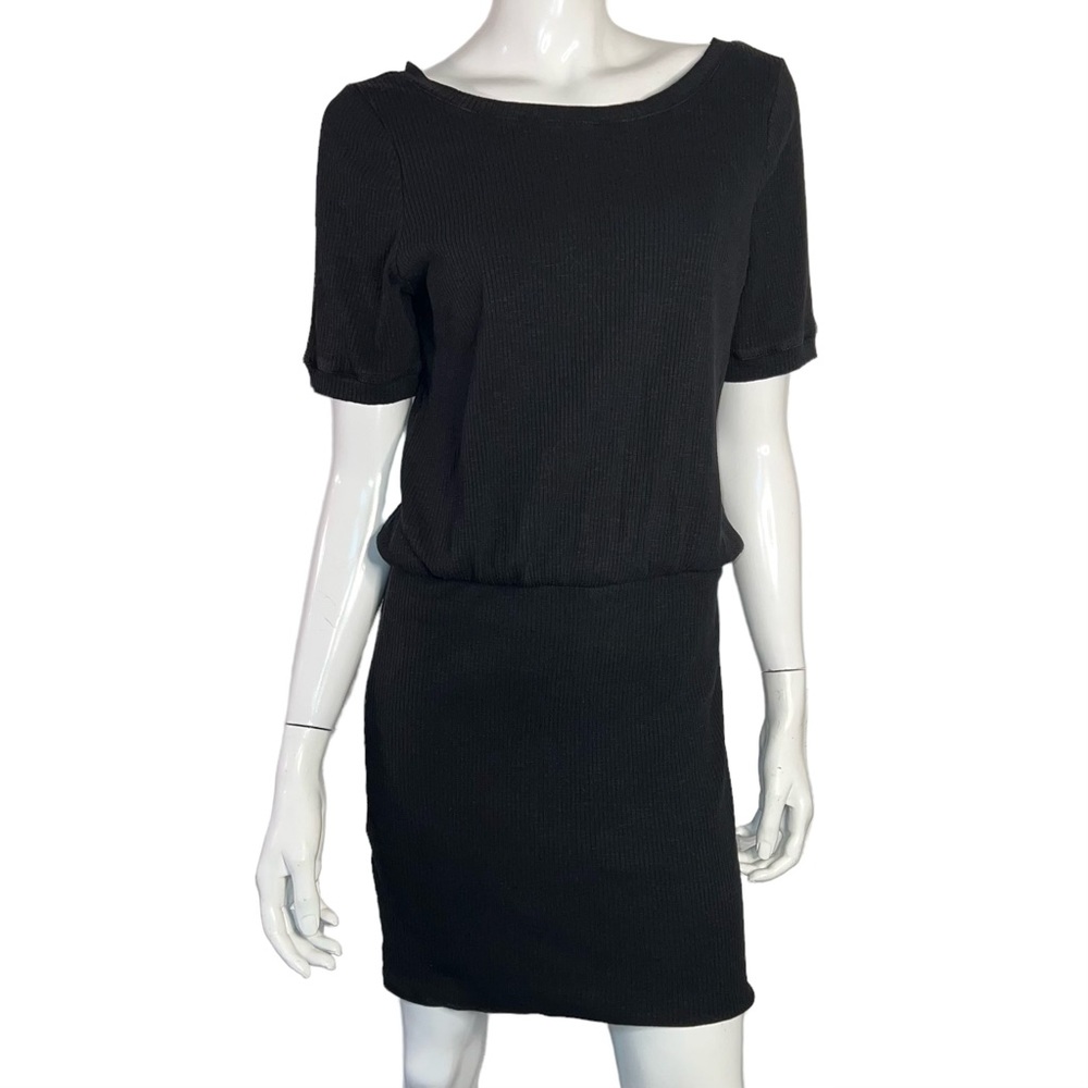 4/$40 Etiquette Boutique Short Sleeve Open Back Midi Black Tee-Shirt Dress